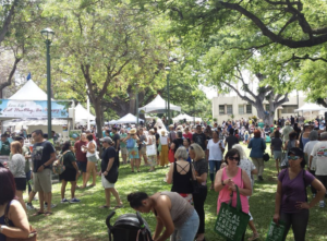 photo of crowds at Vegfest Oahu festival;